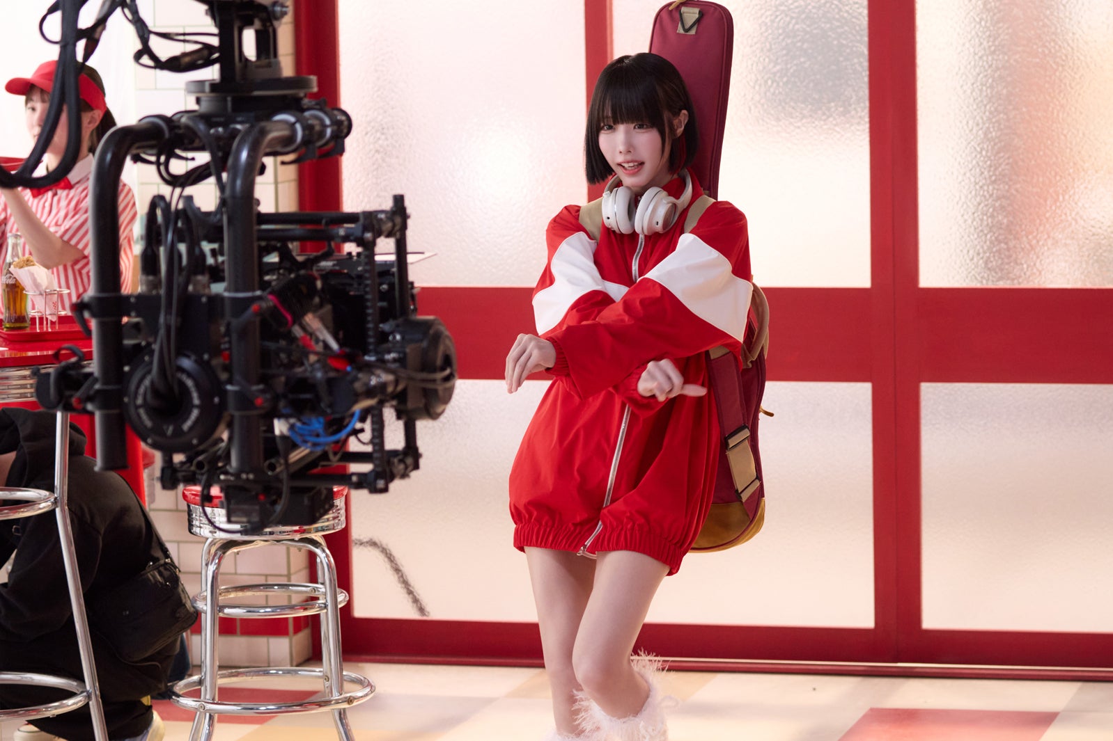 あの／新CM「コチる放課後アンセム 『レストラン』篇」メイキングより（提供写真）