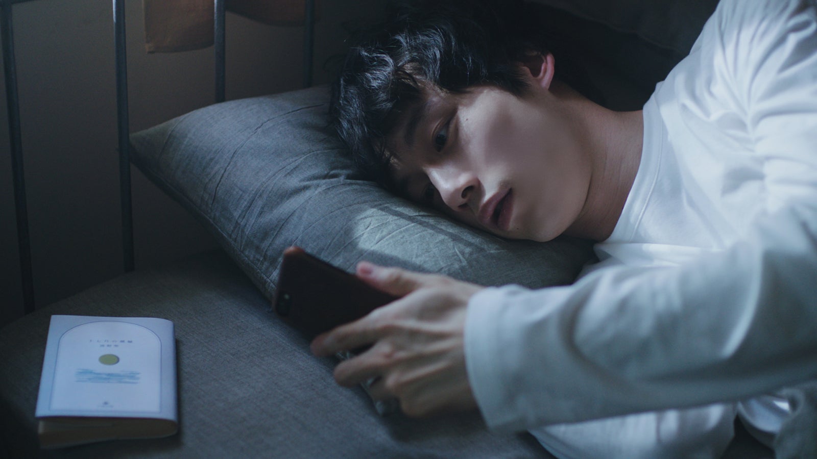 坂口健太郎／「じぶんにやさしく」篇より（提供写真）