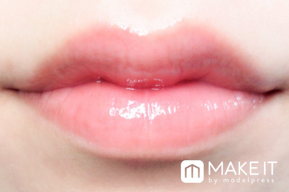 【クラランス】リップオイル“03 レッドベリー”使用 (C)メイクイット