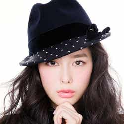 10月19日発売の「mina」12月号で表紙を飾る吉倉あおい/表紙カット