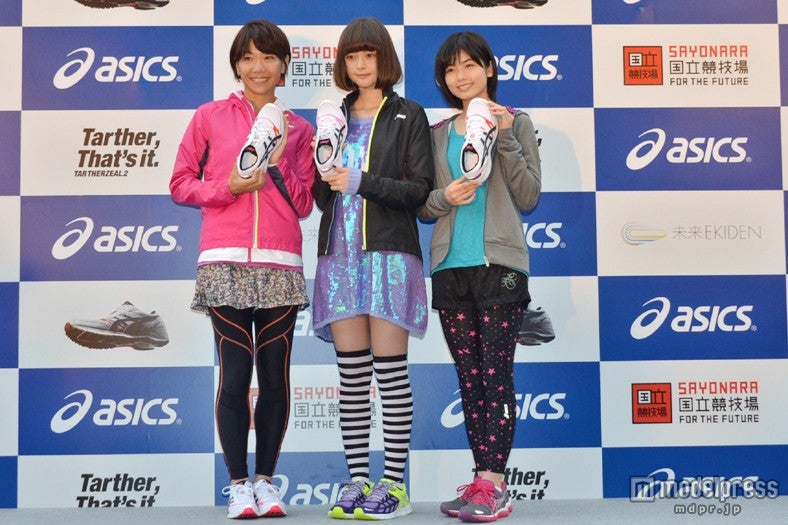 （左より）高橋尚子氏、玉城ティナ、小芝風花