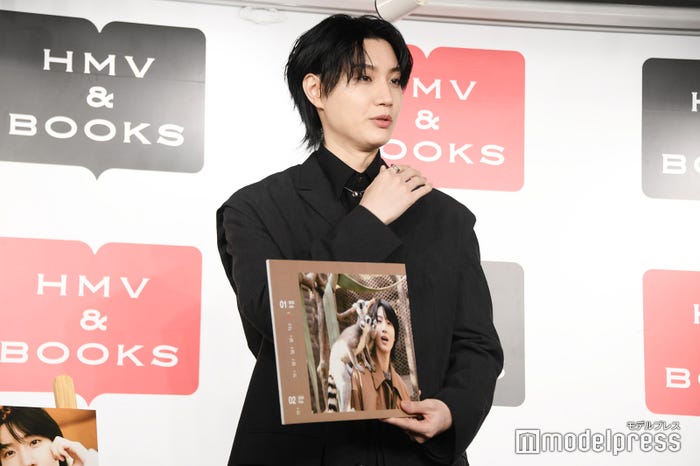 ワオキツネザルが肩に乗ってきて可愛かったので飼いたい桜田通(C)モデルプレス