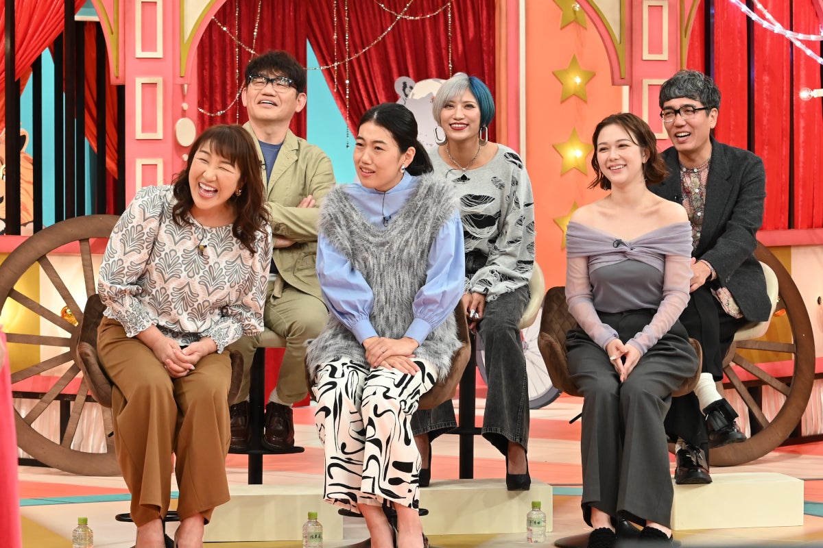 （後列左から）飯尾和樹、信子、小木博明（前列左から）北斗晶、横澤夏子、村重杏奈（C）TBS