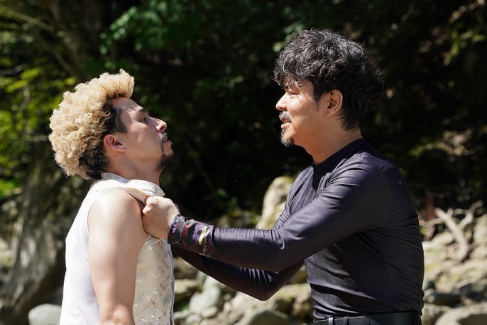 満島真之介、小澤征悦「新・信長公記~クラスメイトは戦国武将~」(C)日本テレビ