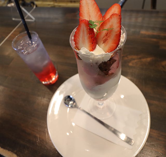 イチゴのパフェ