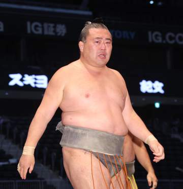 パリ公演で初っ切り披露の朝天舞、塩を粗末にする動きはNG 日本との違いを聞いた【大相撲】