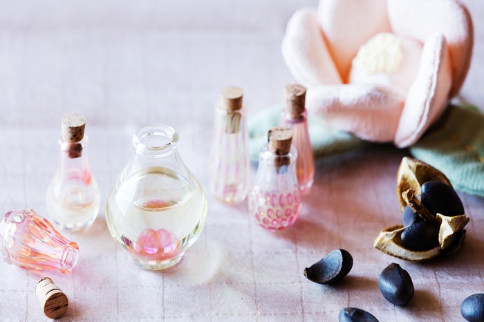 椿油づくり体験／画像提供：星野リゾート