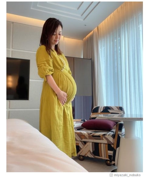 宮崎宣子、第1子出産を発表「44歳で私達のところへ来てくれた奇跡に感謝」