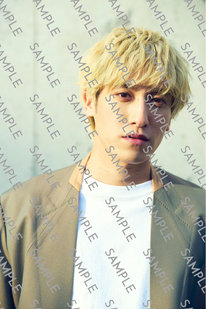 兼近大樹 1st写真集「虚構」アザーカット生写真(C)吉本興業株式会社