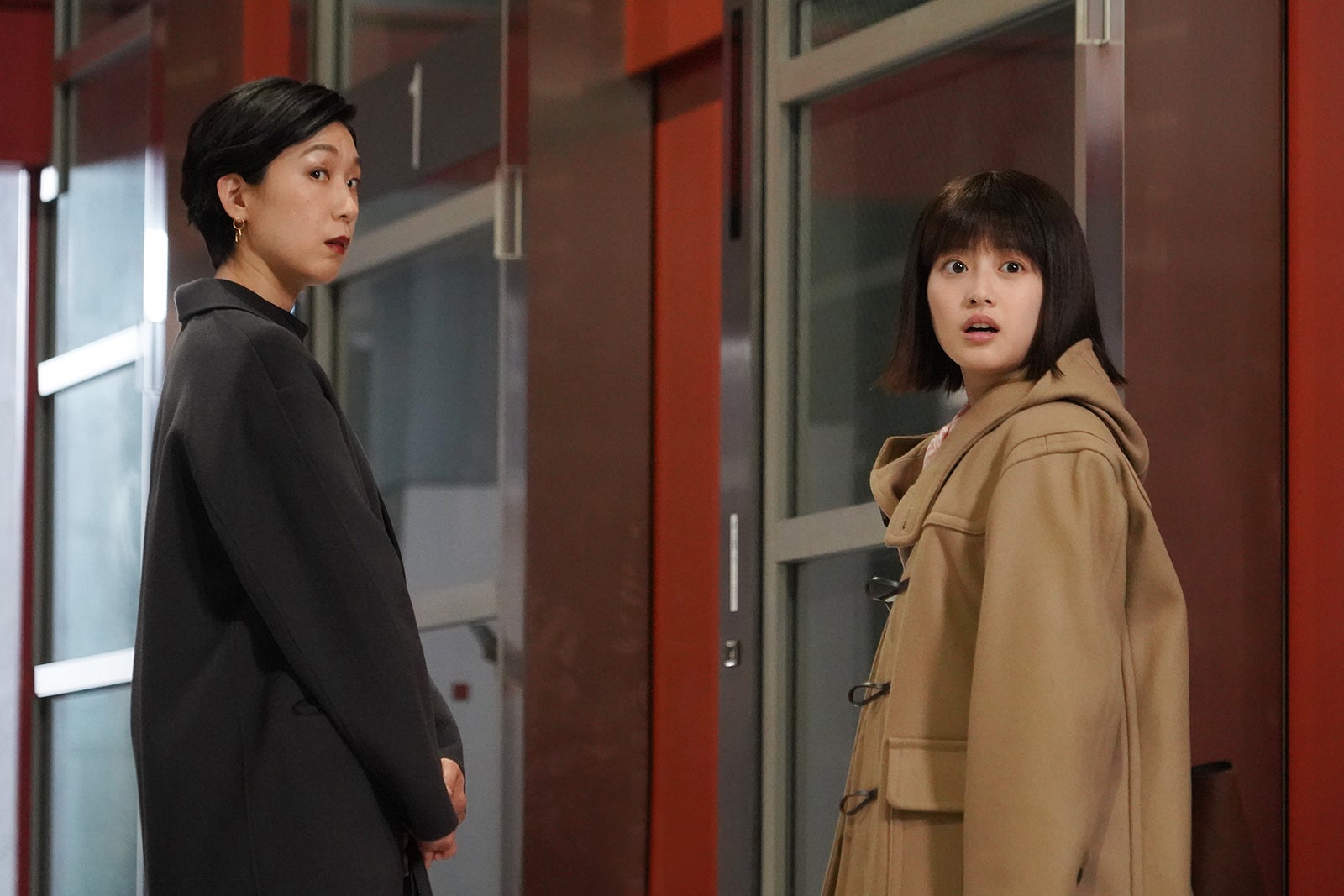 江口のりこ、今田美桜／「悪女（わる）～働くのがカッコ悪いなんて誰が言った？～」第5話より（C）日本テレビ