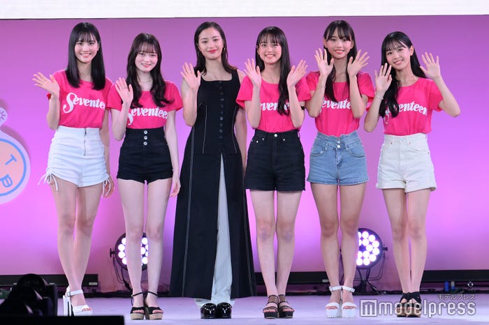 (左から)関谷瑠紀、高比良由菜、広瀬すず、竹下優名、松本麗世、宮迫翠月(C)モデルプレス(C)モデルプレス