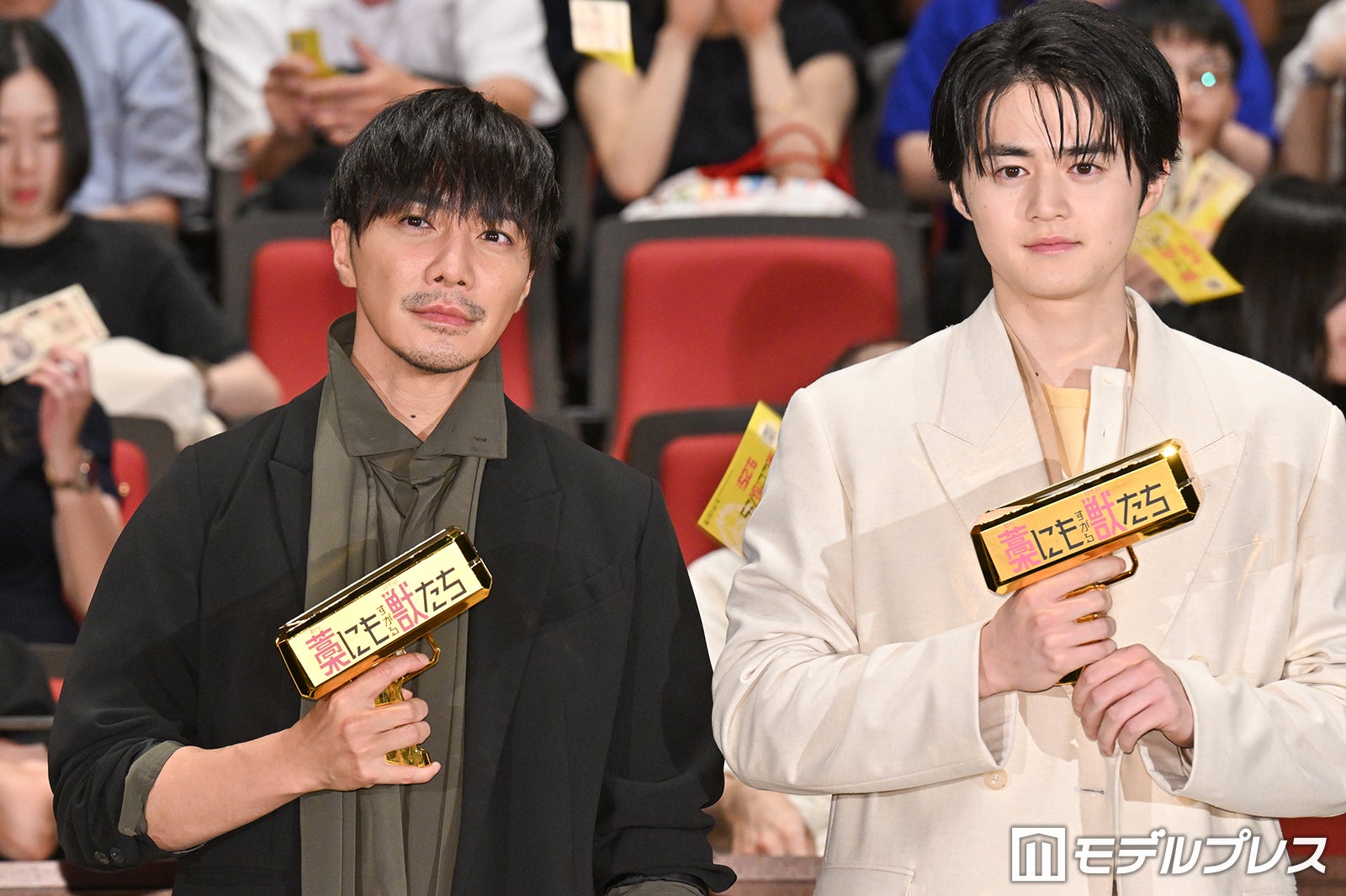 成宮寛貴、鈴鹿央士（C）モデルプレス