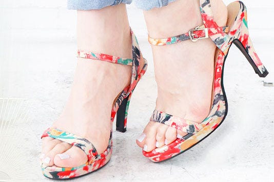 細ストラップ☆シンプルアンクルヒールカラーサンダル「神戸レタス」2590円(税込)