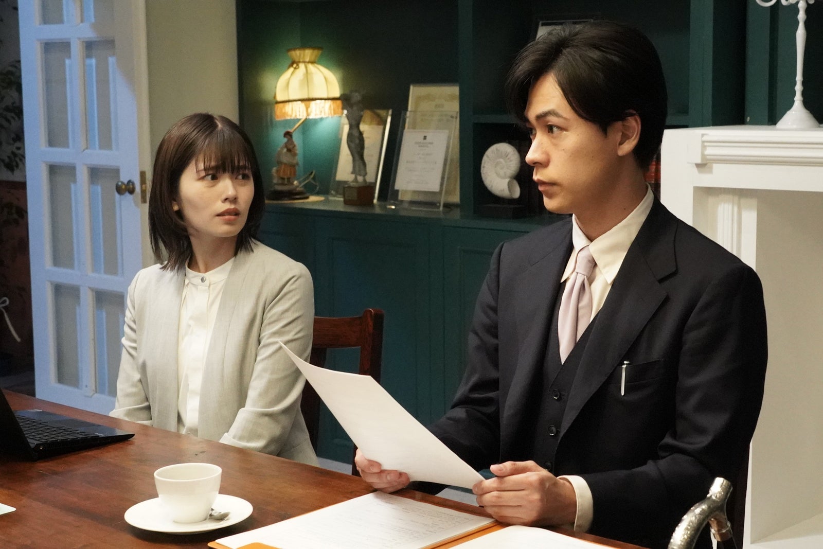 小芝風花、成田凌「転職の魔王様」第2話より（C）カンテレ