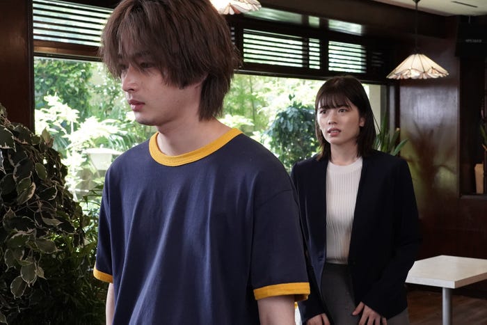 曽田陵介、小芝風花「転職の魔王様」第4話より(C)カンテレ