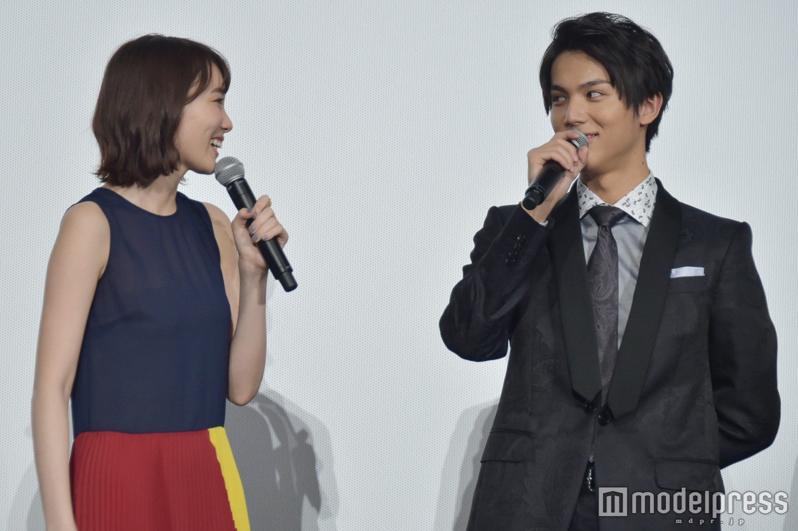 飯豊まりえ、中川大志 （C）モデルプレス