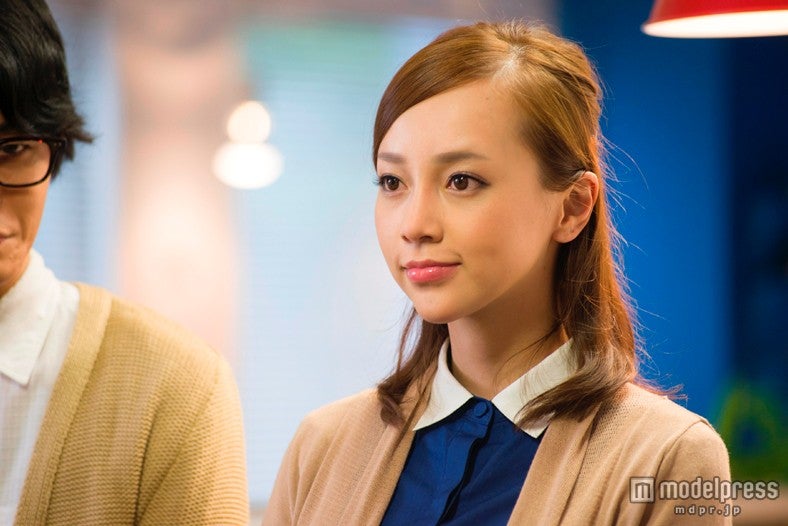 イベント会社勤務の女性を演じたICONIQ