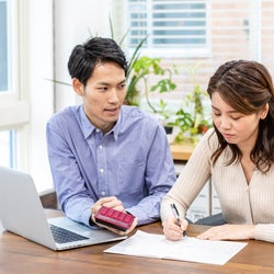 手取りの1割が妥当 旦那さんへのボーナス分のお小遣いはいくらくらい モデルプレス