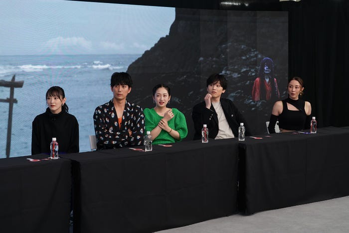 生駒里奈、平岡祐太、川添野愛、水石亜飛夢、伊藤歩(C)2023「忌怪島/きかいじま」製作委員会