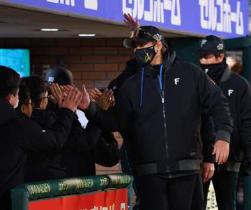 日本ハム・新庄監督 今季初勝利の北山を称賛「よかったね。テンポがよかった」8回のピンチでの守備にはツッコミも「セカンドゲッツーでしょ、あれは。ホームきよった！マジかと」