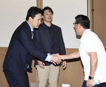 巨人・田中将は律義 若い頃の気持ちに「戻った」王氏ら先輩あいさつ待ち 楽天・浅村と名球会総会に初参加