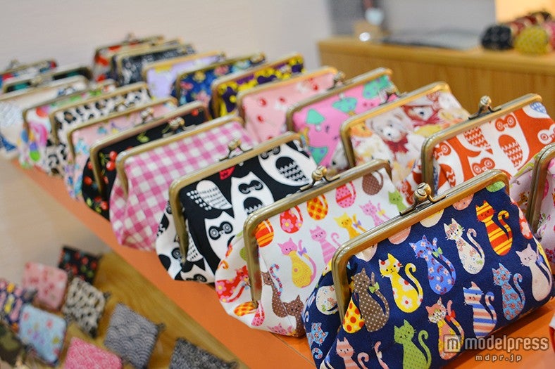 コスメポーチに最適「がま口ポーチ 俵型・小」￥2，680