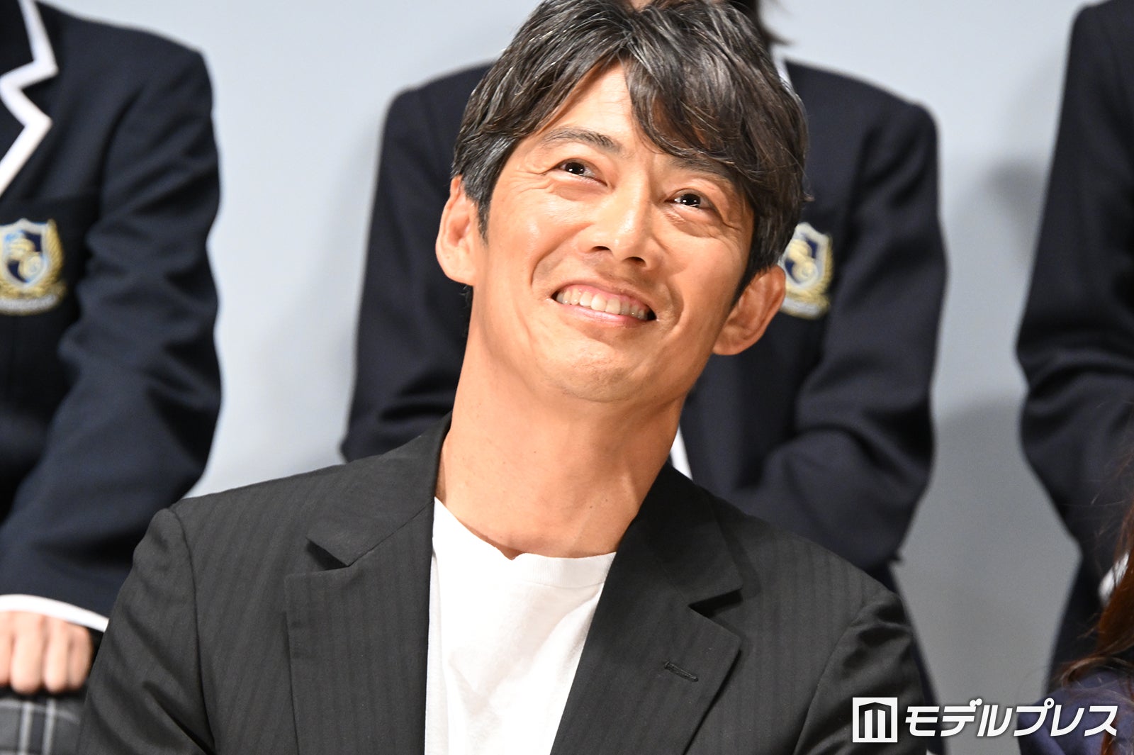 反町隆史・生見愛瑠・生徒キャストら18人「GTO」キャストが豪華集結 ファンとハイタッチで急接近