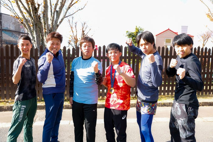 吉本興業チーム(C)カンテレ