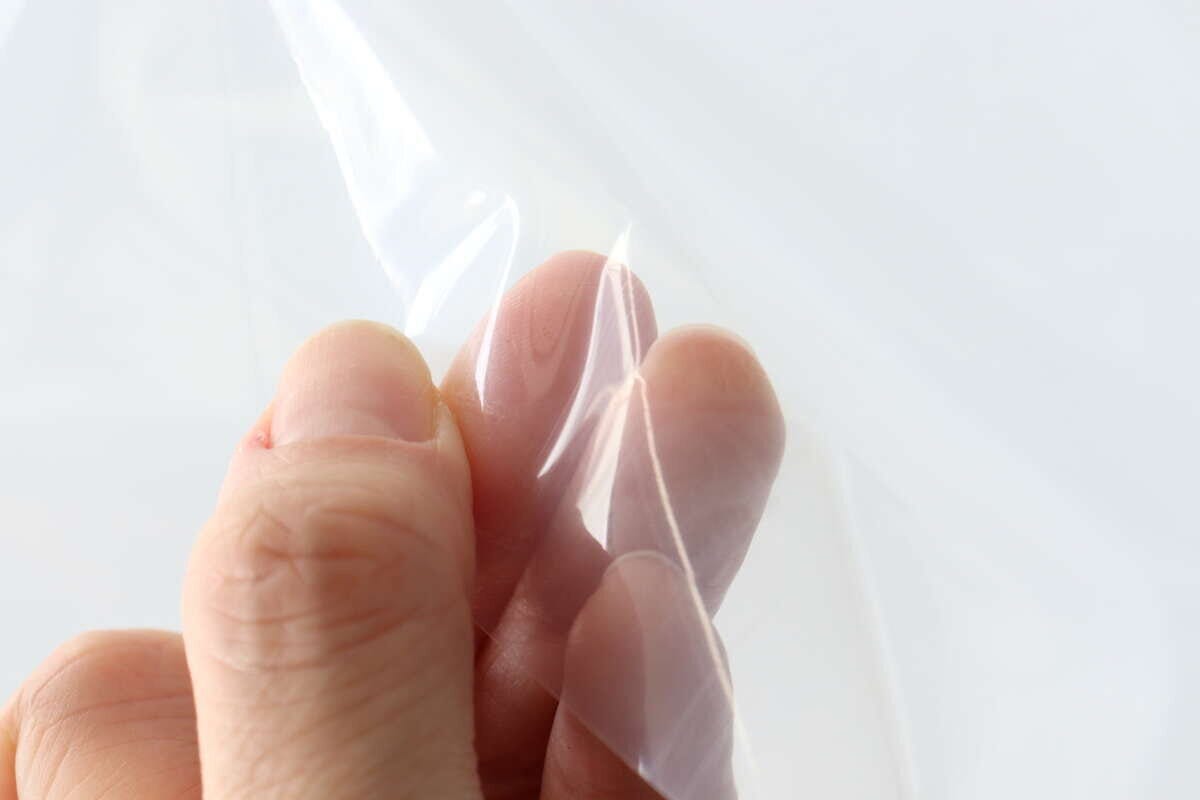 ダイソーの厚くて丈夫なポリ袋は一般的なポリ袋より厚くて丈夫