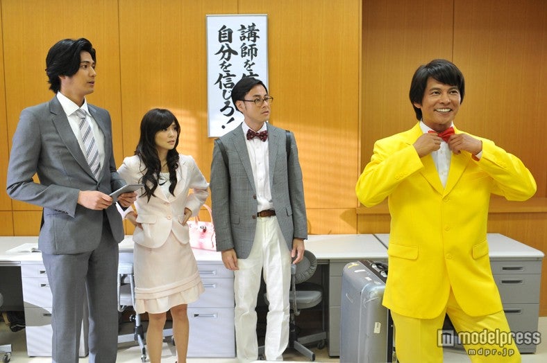 （左から）速水もこみち、倉科カナ、鈴木浩介、織田裕二／スペシャルドラマ「奇跡の教室」より（C）日本テレビ