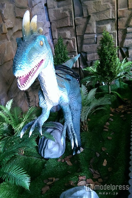 約20体の様々な恐竜がうごめく／画像提供：TKファクトリー