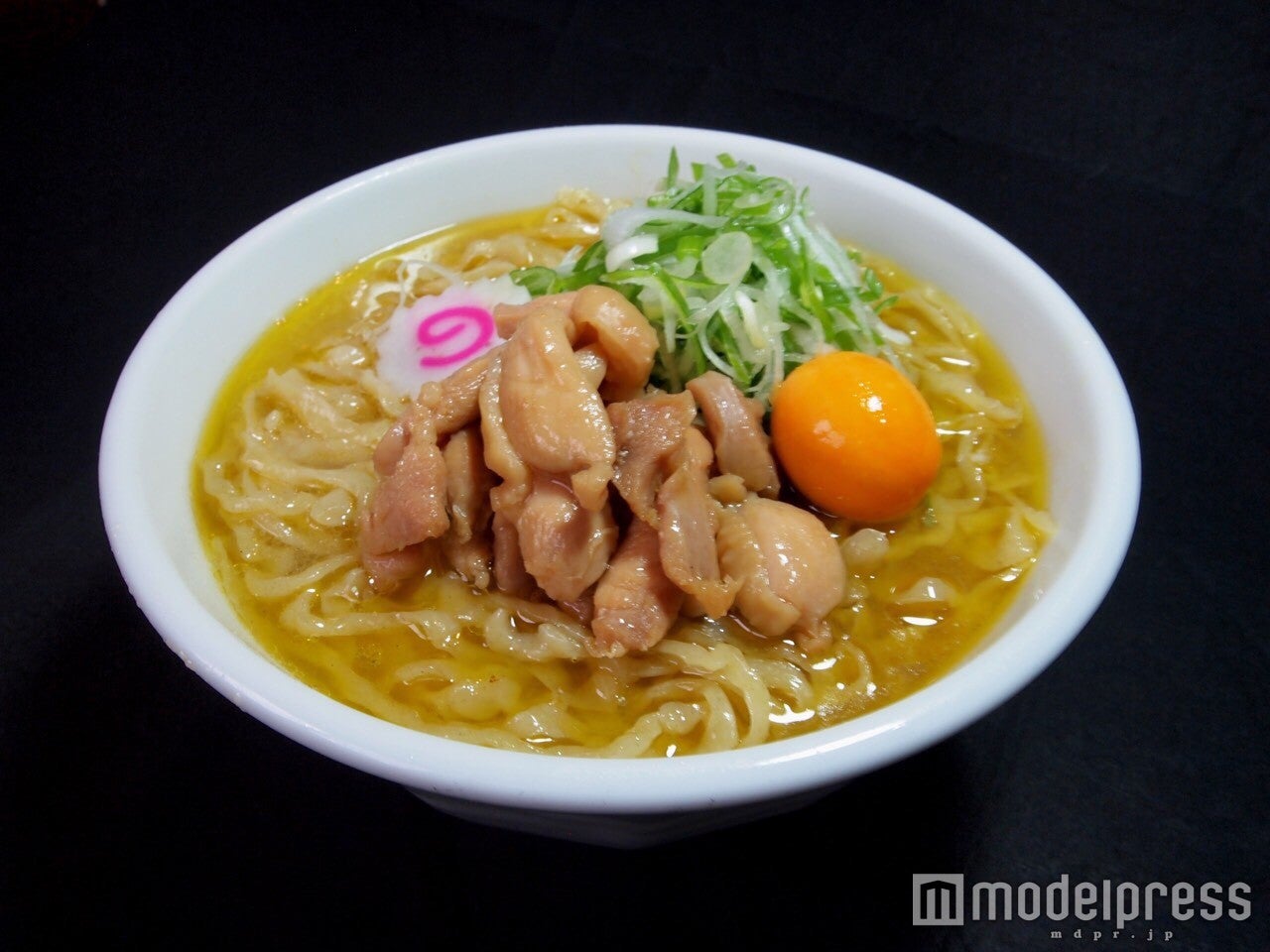 金の鶏中華／画像提供：ラーメンデータバンク