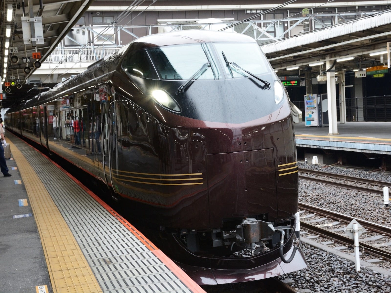 「なごみ」には不定期開催のツアーなどで乗車するチャンスがある（画像：PIXTA）