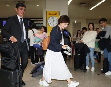 さすが！DeNA・南場オーナーがキャンプイン前日から沖縄入り ファンの声援に笑顔も