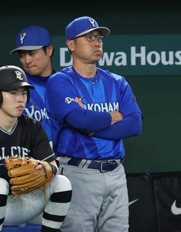 DeNA 巨人に3試合で計7盗塁許す 相川監督「癖なのか、投球パターンなのか。チームとして防がなければいけないところ」