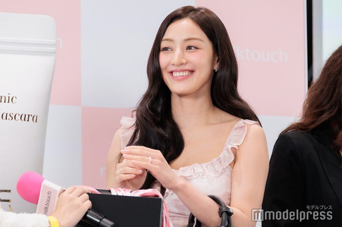 ジヒョ(C)モデルプレス