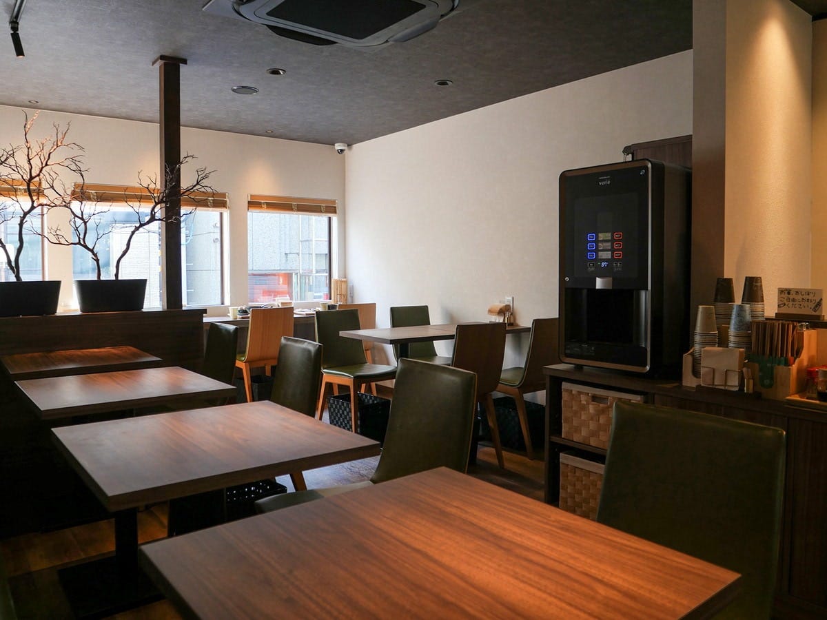 ゆったりと過ごせる2階のイートインスペース