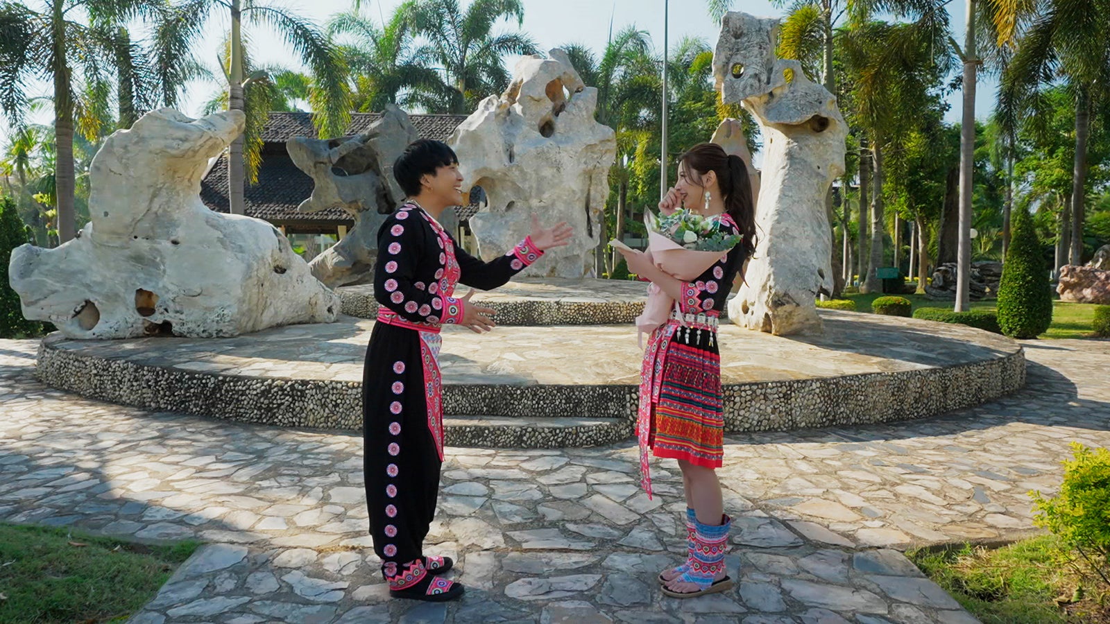 山邊玲音、尾崎美紀「バチェロレッテ・ジャパン」シーズン2エピソード5（C） 2022 Warner Bros. International Television Production Limited