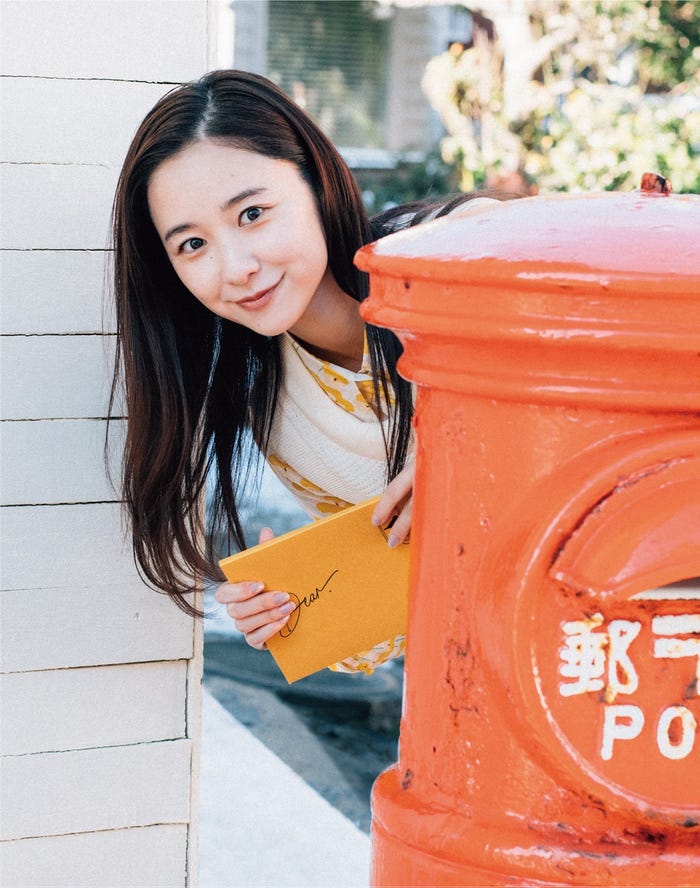 「堀田真由 2022-2023年カレンダー」(画像提供:所属事務所)