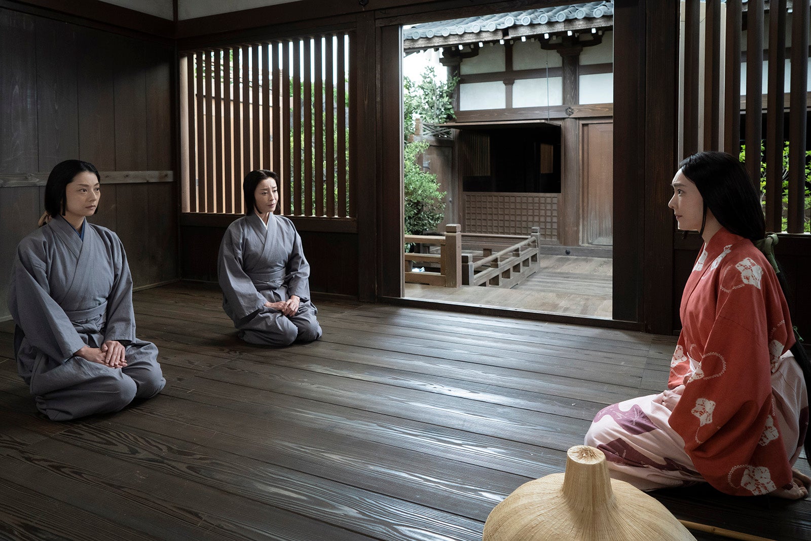 （左から）小池栄子、宮沢りえ、新垣結衣（C）NHK