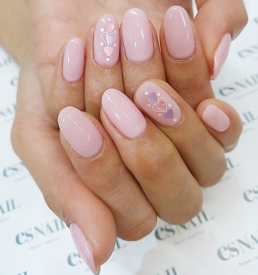 さりげないハートのデザインがキュート！（画像提供：esNAIL）