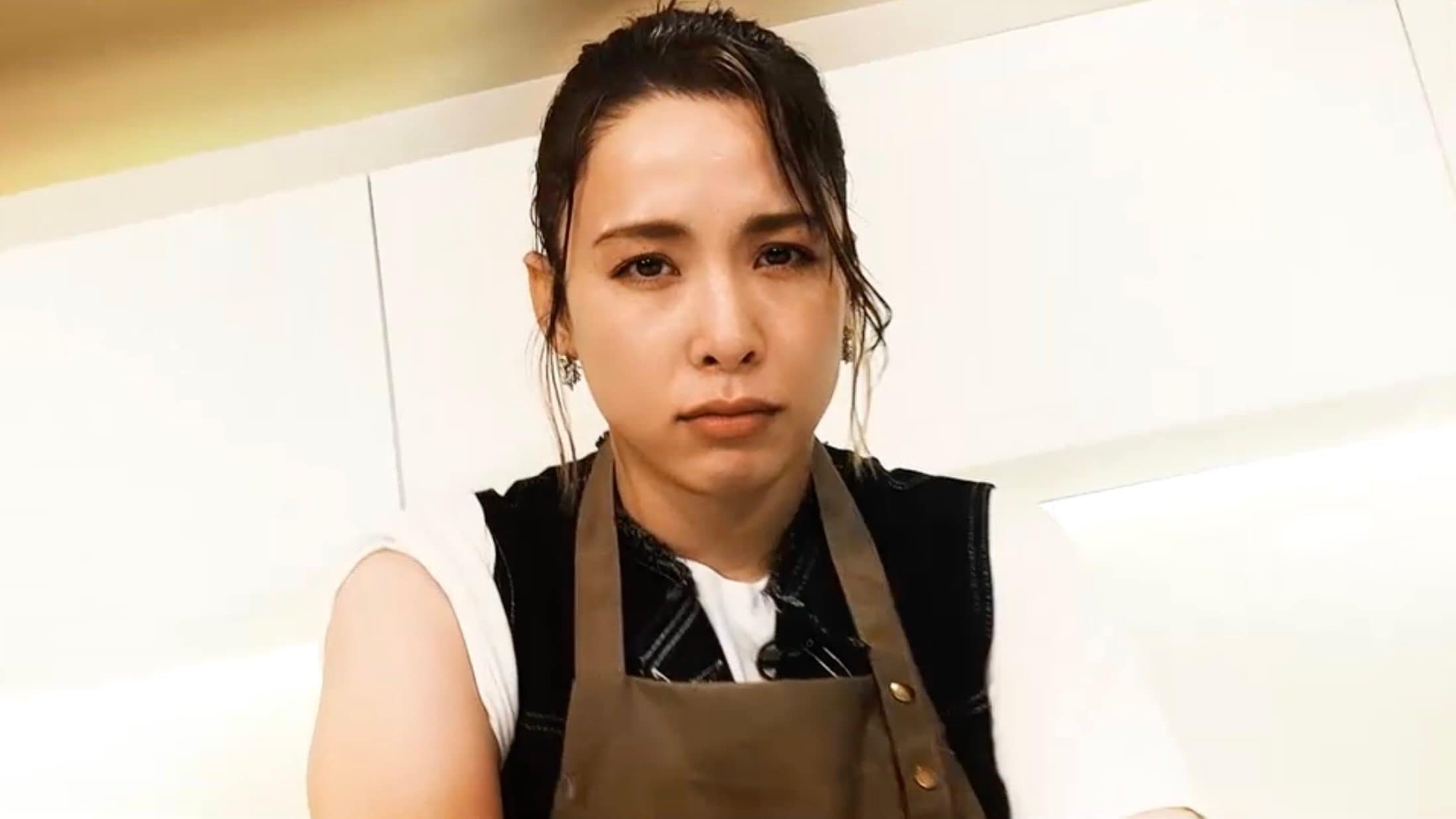 パリ五輪柔道金メダル・出口クリスタ、 元横綱と握力対決でまさか「強くなってる」 現役時代を超えるパワーに驚き