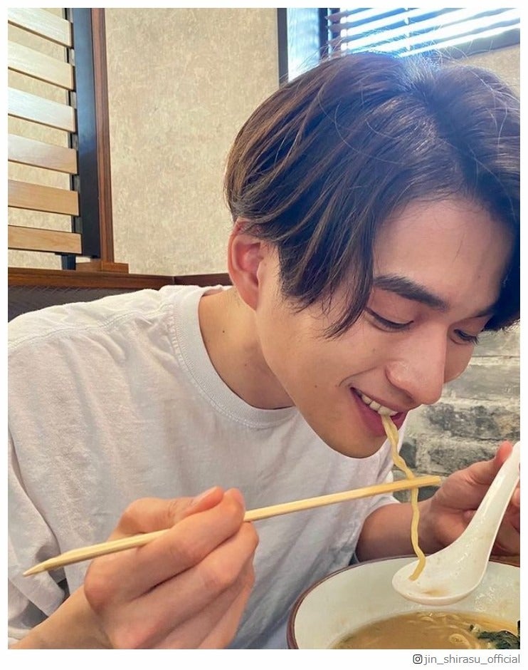 白洲迅＆竹内渉、自然体ショットでの結婚報告が話題「幸せそうな様子が伝わる」「ほっこり」