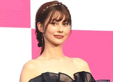 「バイオハザードの一コマ」「実写版FF」35歳モデル アクション映画彷彿のハードボイルドなライダースタイル 「マトリックスの世界？」大型バイク＆サングラスに称賛続々