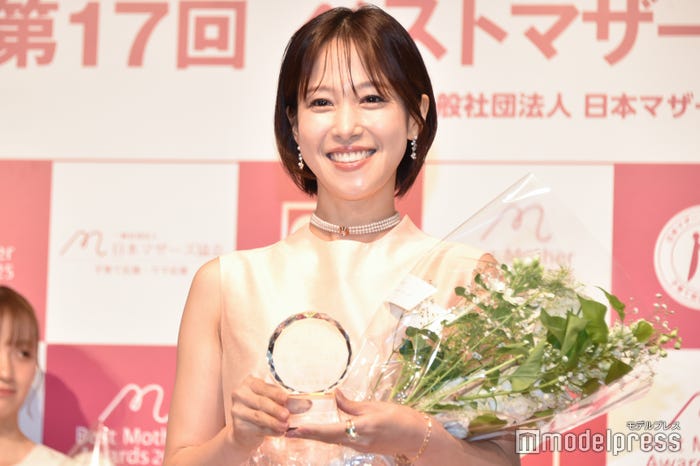 鷲見玲奈(C)モデルプレス