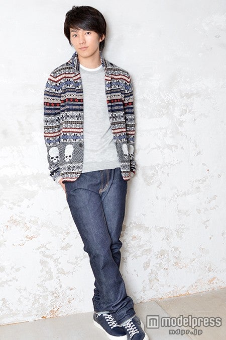 ジャケット「GEMMA.H.UOMO」、パンツ 「Education From Youngmachines」、シューズ「LOVELESS」 