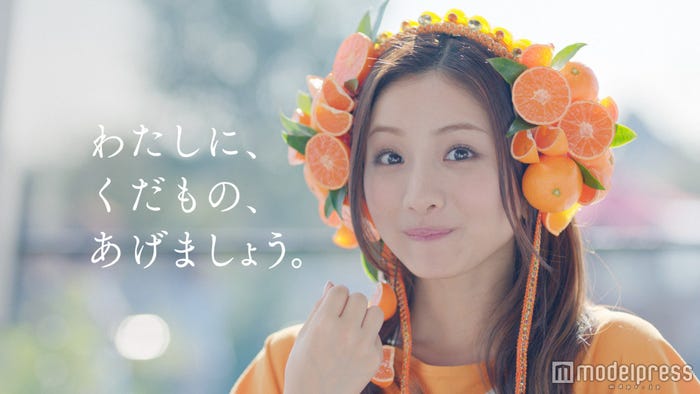 石原さとみ/新TVCM「ヘッドホンみかん」篇より