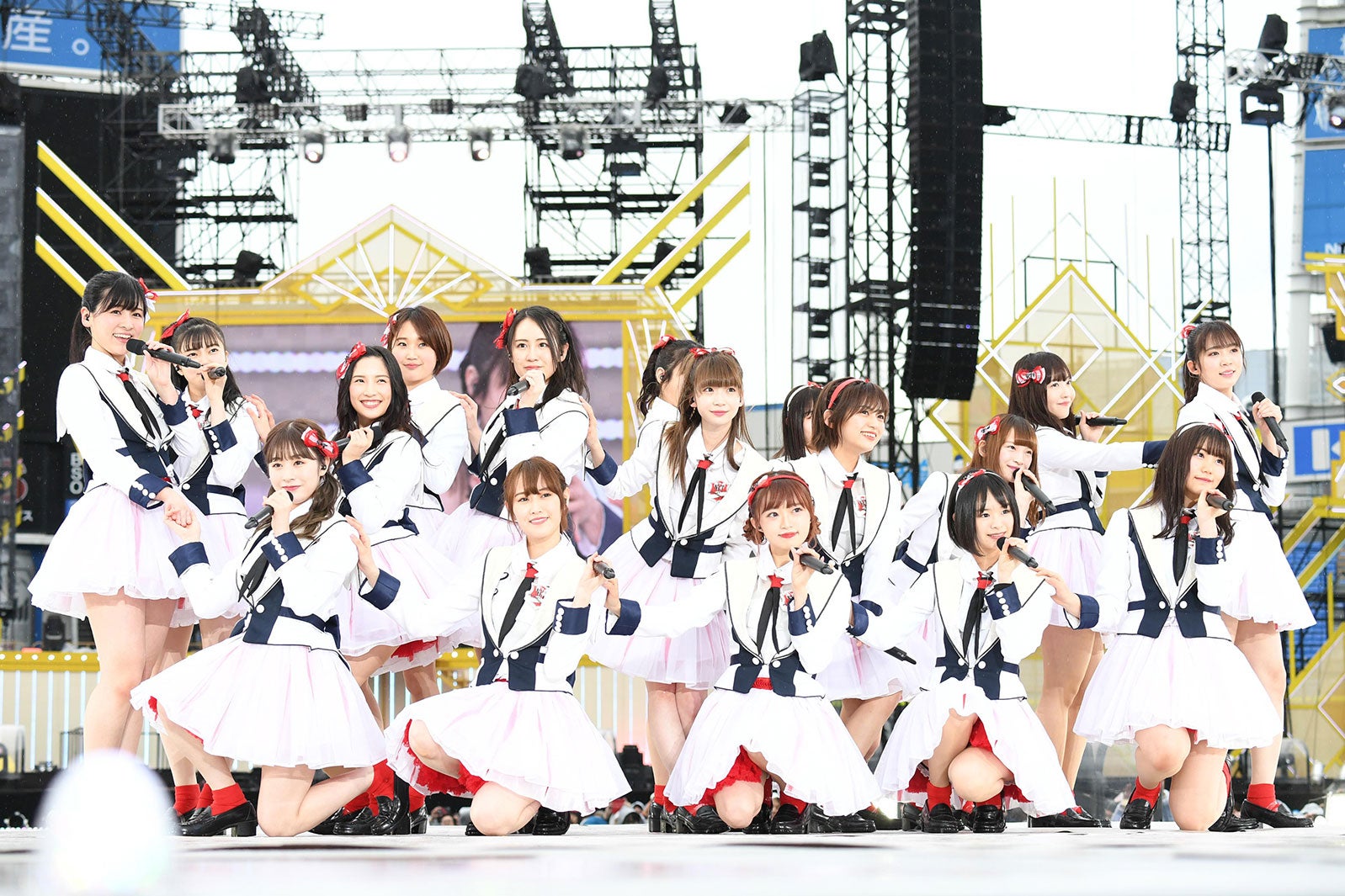 「AKB48グループ春のLIVEフェスin横浜スタジアム」（C）AKS