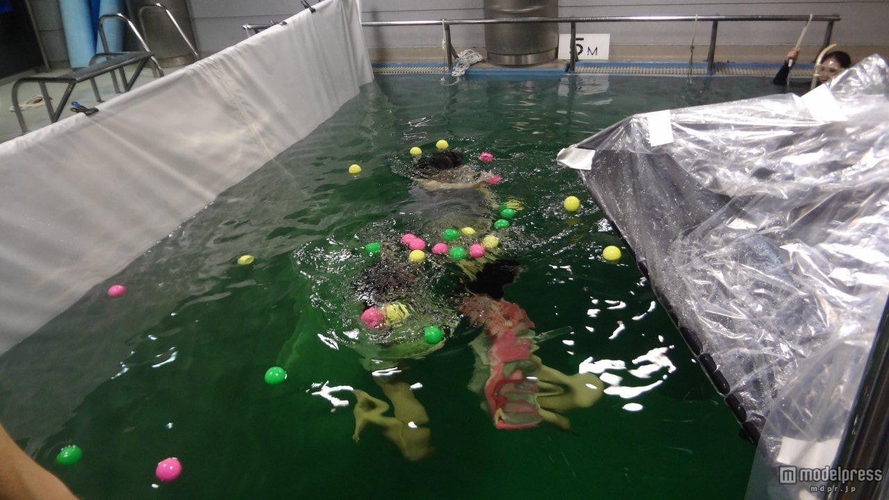 初めて水中でジャケット撮影した乃木坂46