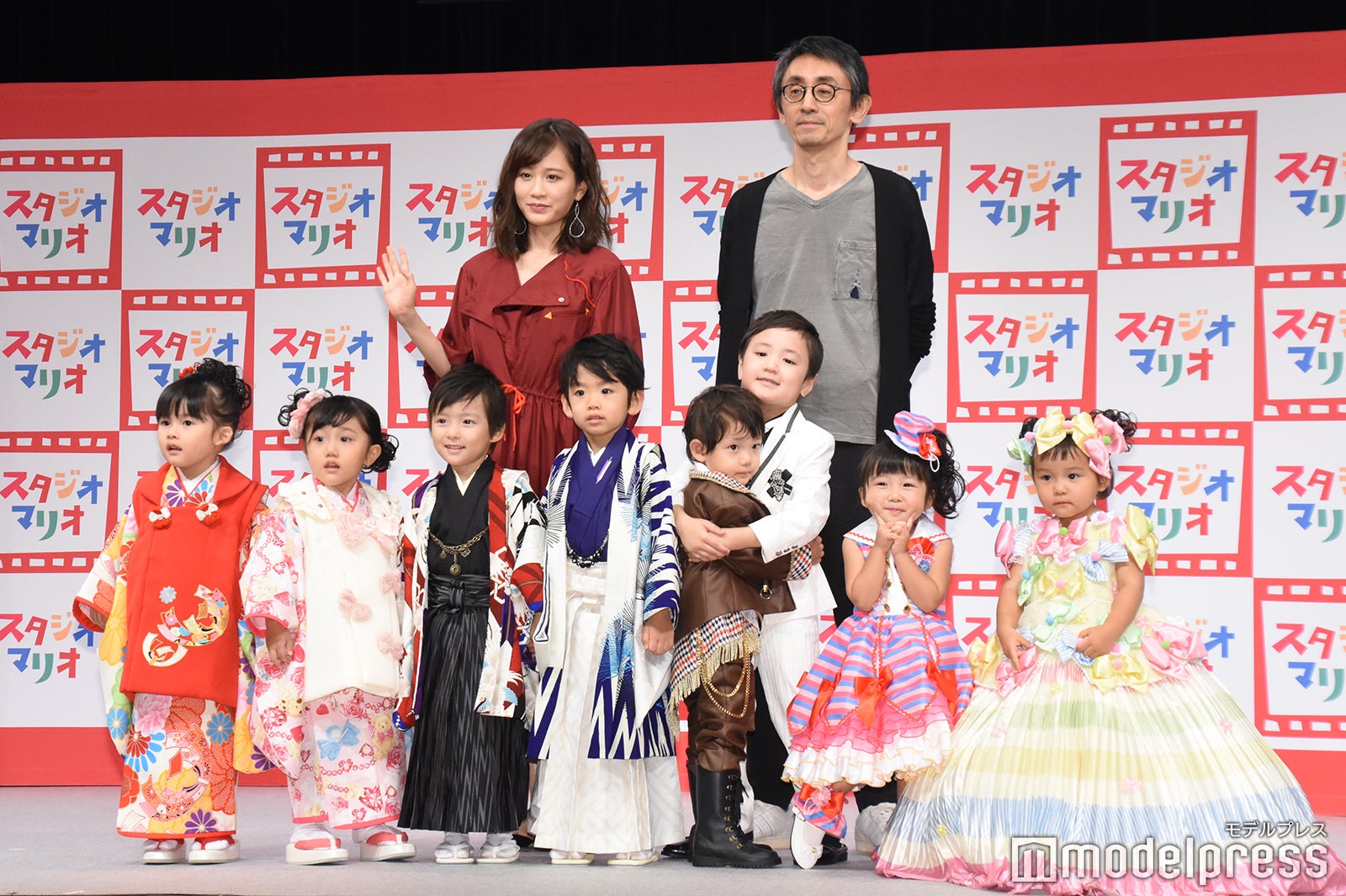 後列左より：前田敦子、吉田大八氏 （C）モデルプレス